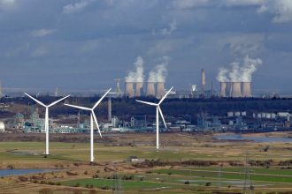 Wind and coal power. Credit: Andrew/CC-BY-2.0