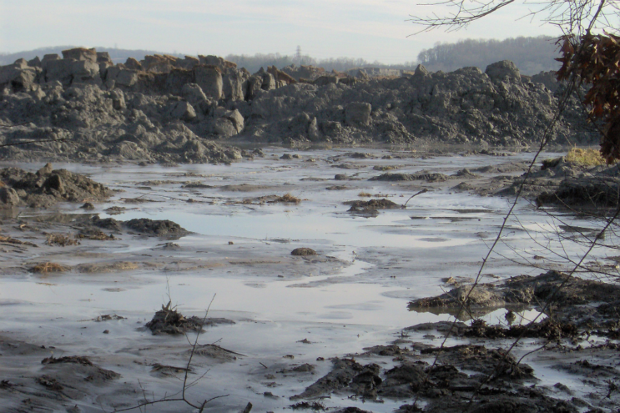 In 2008, a coal ash containment area broke at the TVA's Kingston Fossil Plant, and 5.4 million cubic yards of coal ash washed downstream toward the Emory River. Credit: Brian Stansberry/CC-BY-3.0