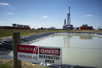 A horizontal gas drilling rig explores the Marcellus Shale outside the town of Waynesburg, Pennsylvania. Credit: Mladen Antonov/AFP/Getty Images