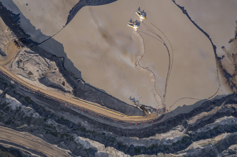 A tar sands mining operation near Fort McKay, Alberta. Credit: Ed Jones/AFP via Getty Images