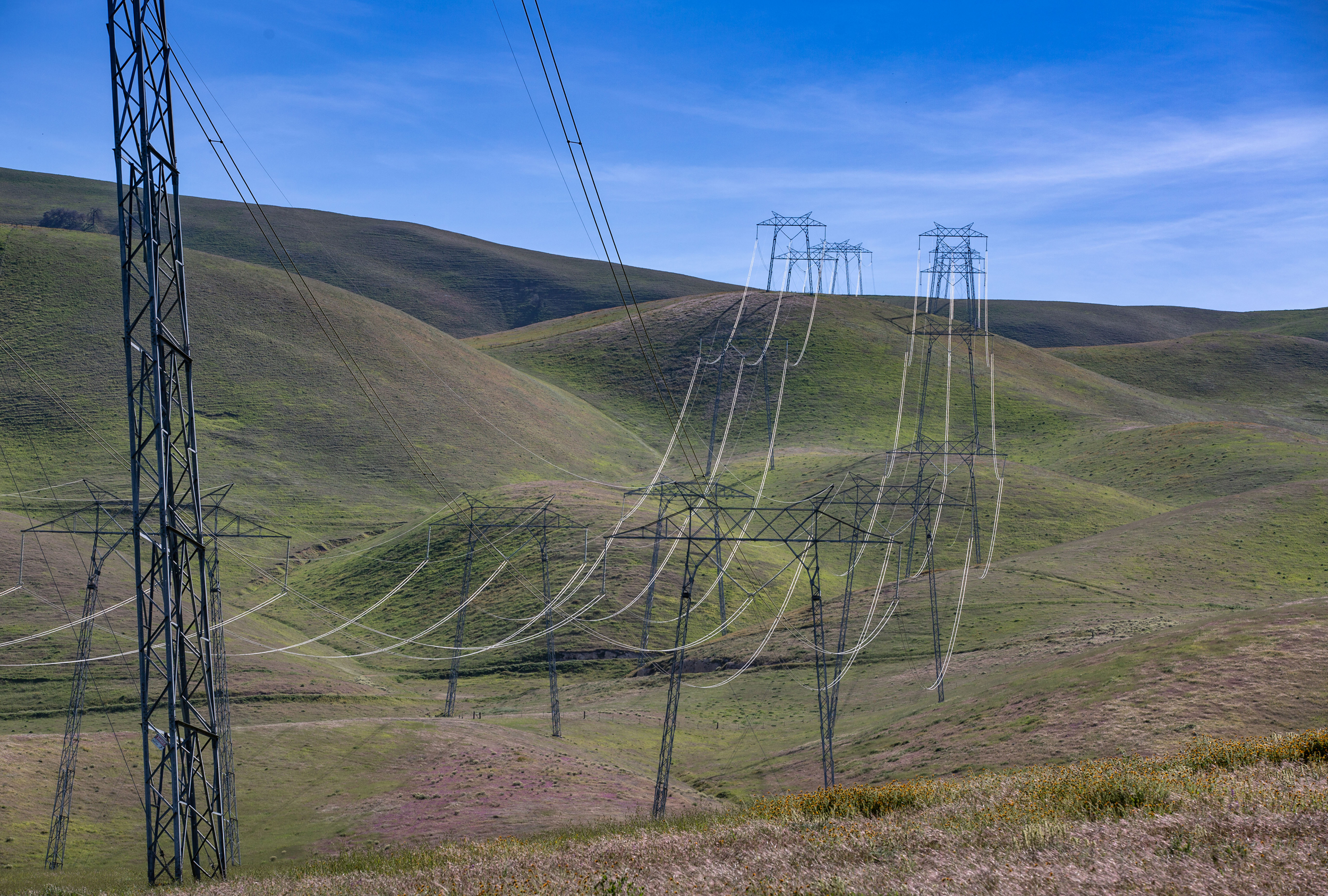 In McKittrick, California, high power electrical transmission lines reach over the mountains from the solar farms in California City to the Central Valley. Credit: George Rose/Getty Images