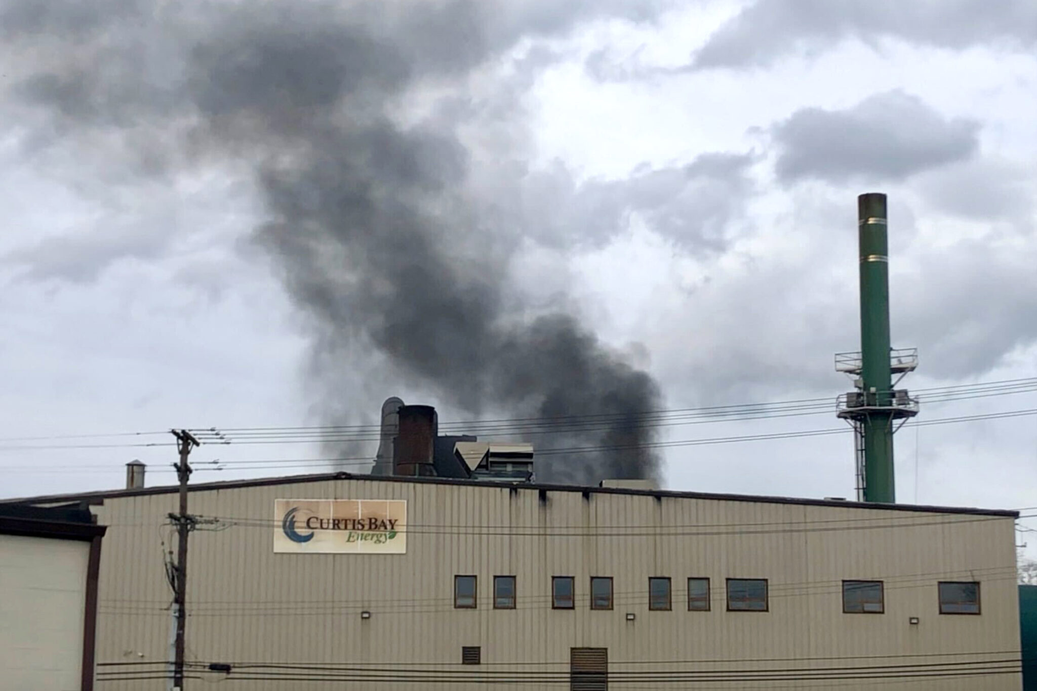 Activists recorded dark smoke emitting from the Curtis Bay medical waste incinerator on Jan. 26. Credit: Courtesy of South Baltimore Community Land Trust