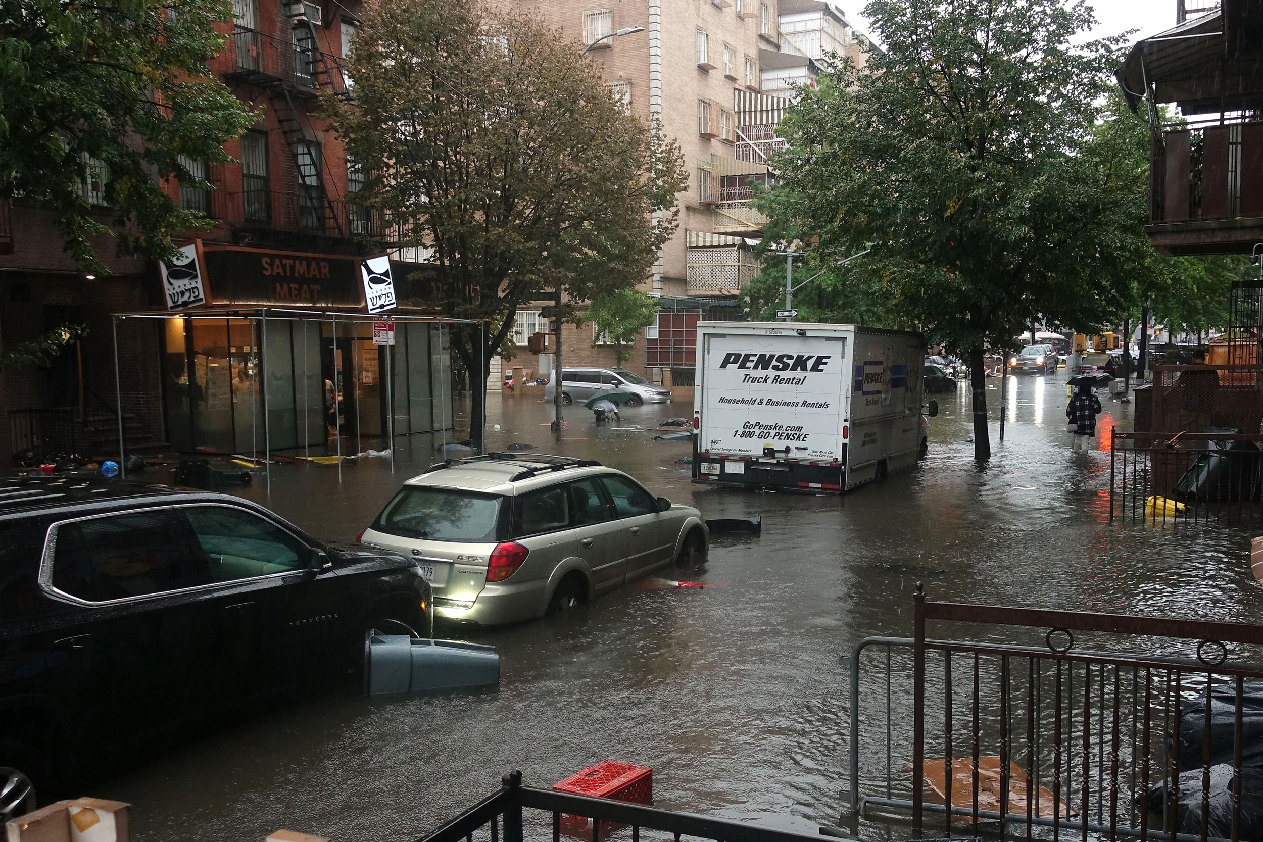 Streets were flooded in South Williamsburg as Tropical Storm Ophelia hit the city on Sept. 29, 2023. Credit: Gwynne Hogan/THE CITY