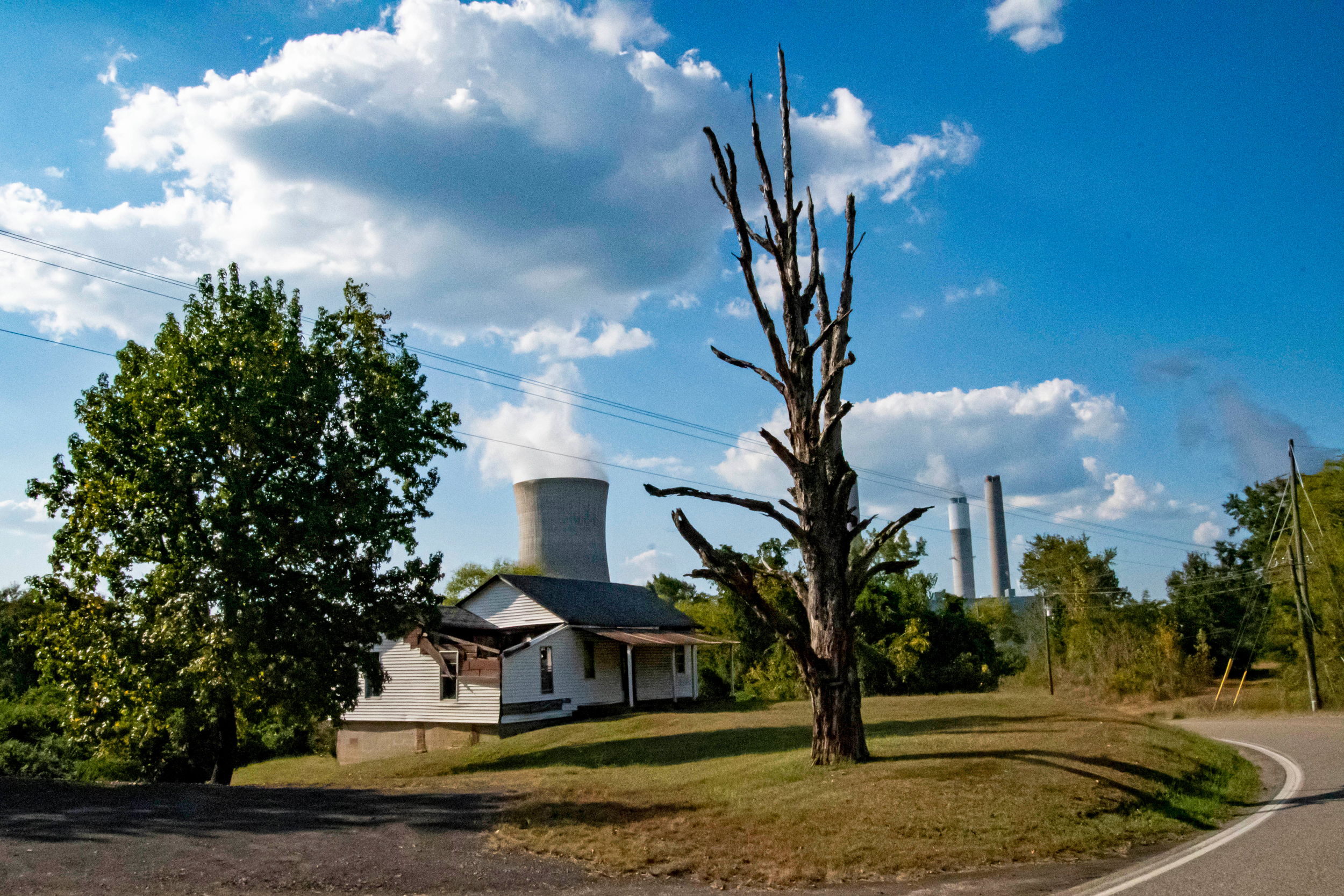 A view of a residential area near Alabama Power’s coal-fired James H. Miller Jr. Electric Generating Plant in West Jefferson, Ala. Credit: Lee Hedgepeth/Inside Climate News