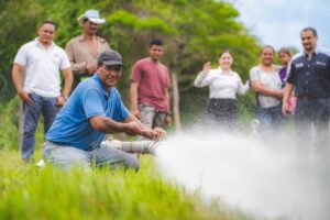 USAID helps farmers in Villa de San Francisco, Francisco Morazán, Honduras, adopt climate-smart technologies. Credit: Andre Ancheta for USAID