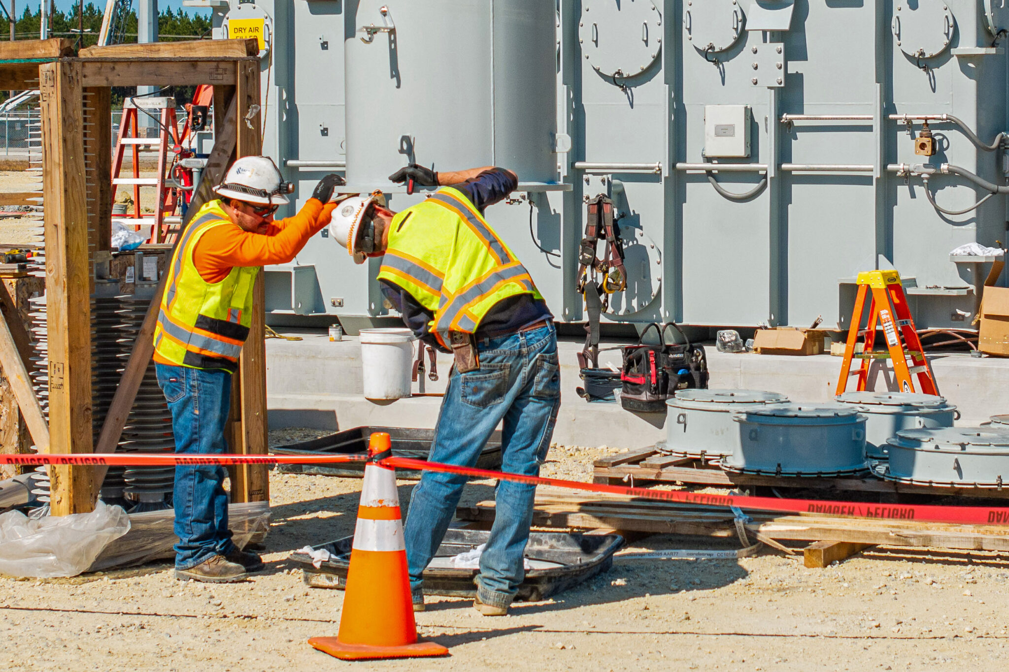 Workers install one of the main power transformers for Silicon Ranch’s solar farm in Georgetown County, S.C. Credit: Courtesy of Silicon Ranch