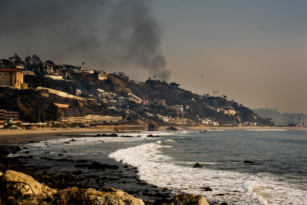 The smoky horizon from the Palisades Fire, seen here from the Pacific Coast Highway, is visible for miles in Los Angeles County. Credit: Jireh Deng/Inside Climate News