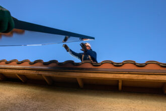 Employees of Sunrun install solar panels on a roof in Las Vegas, Nev. Credit: Brian van der Brug/Los Angeles Times via Getty Images