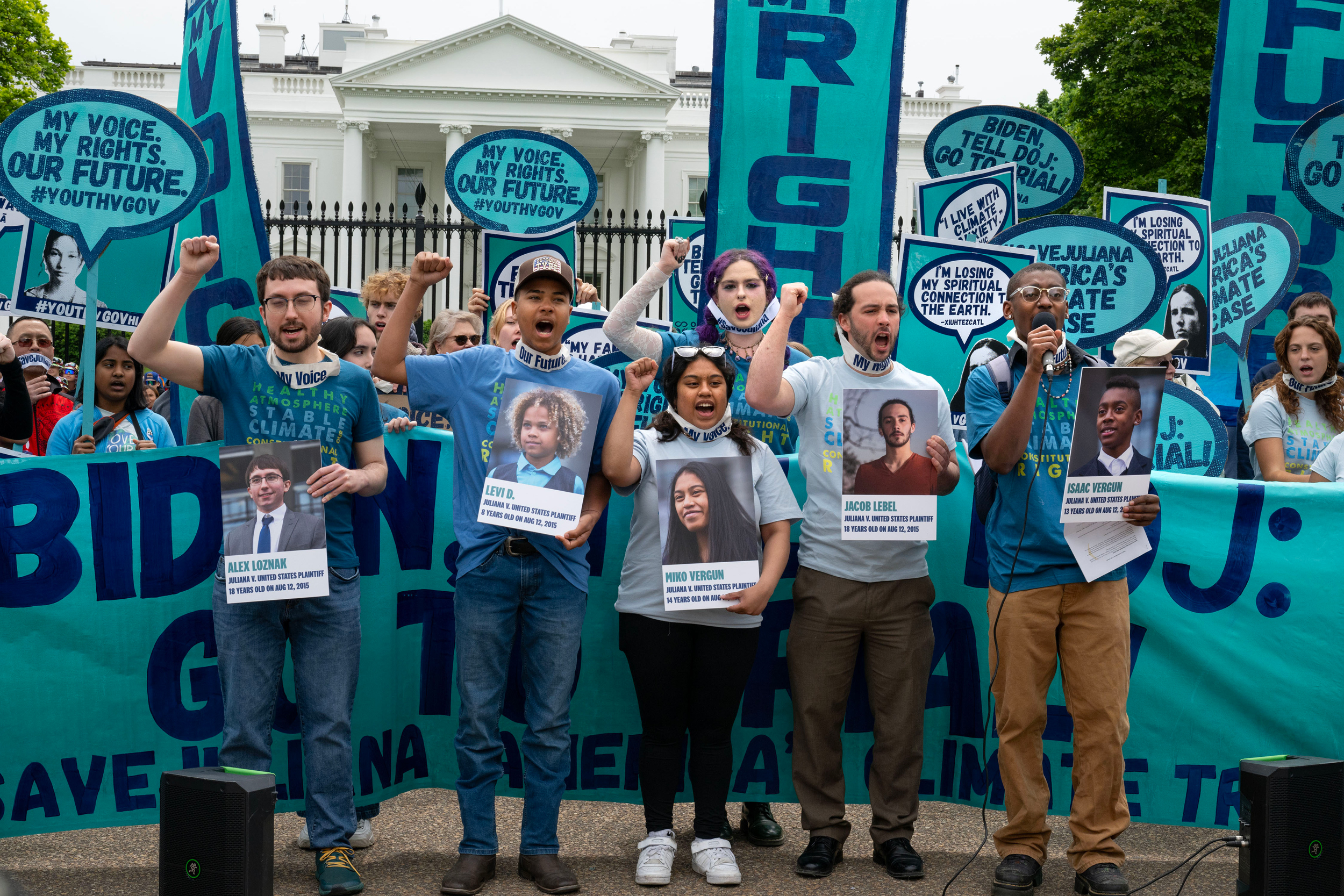 The young plaintiffs in Juliana v. United States demonstrate outside the White House in Washington, D.C. Credit: Robin Loznak/Our Children’s Trust