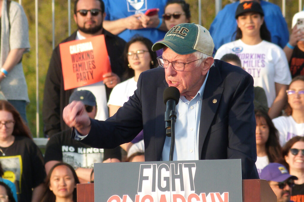 Sen. Bernie Sanders fires up the Folsom Lake College crowd. on Tuesday. Credit: Liza Gross/Inside Climate News