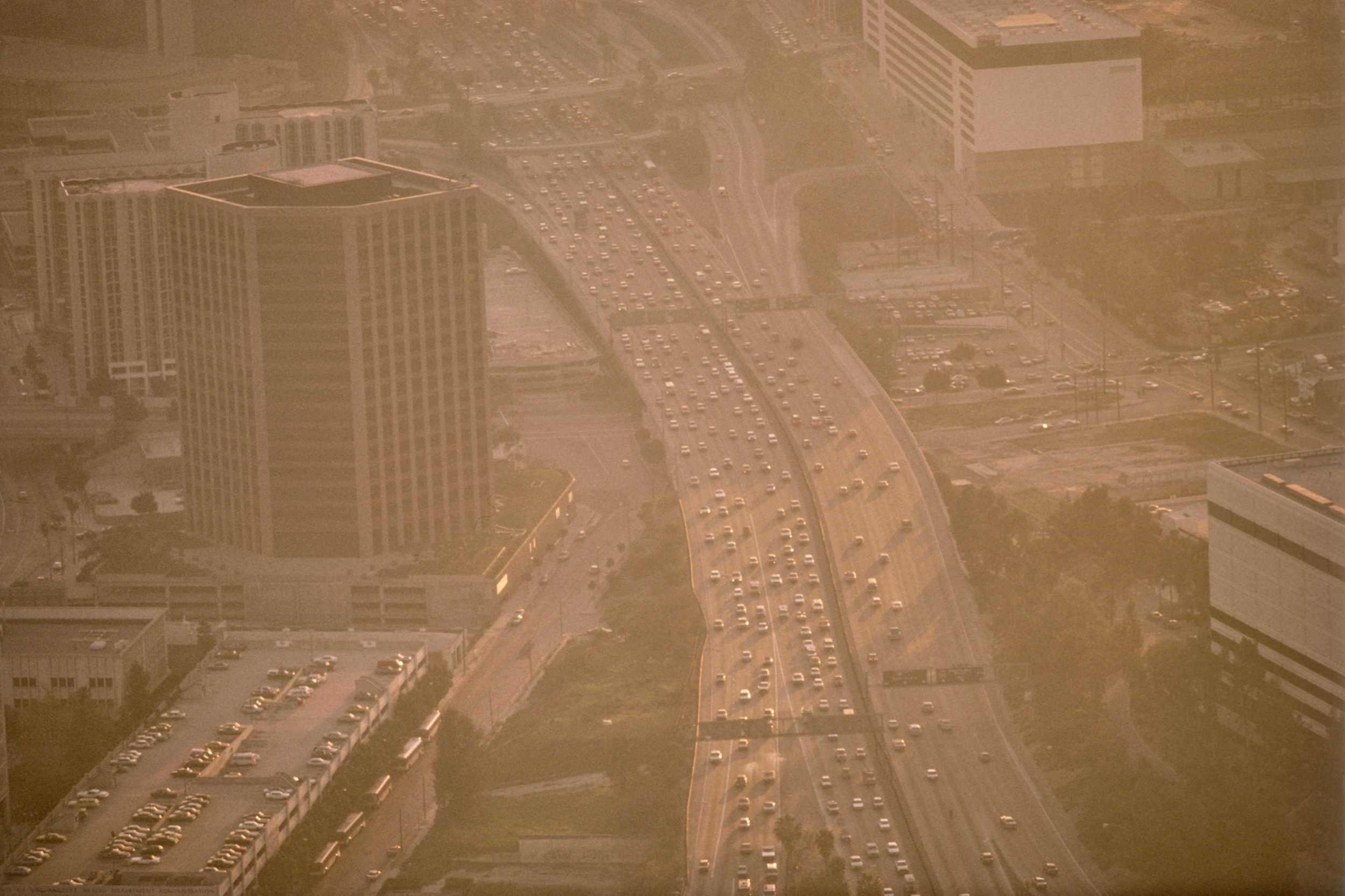 An aerial view of traffic on a smoggy day in Los Angeles in January 1985. Credit: Ernst Haas/Getty Images