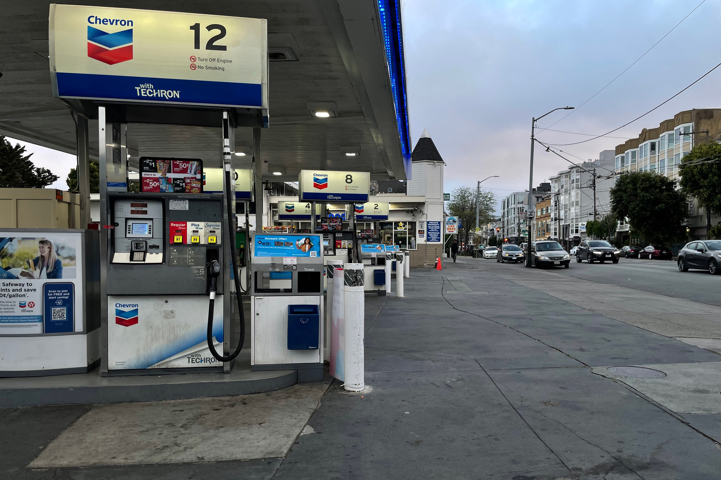 A toxic site in San Francisco’s Mission District, polluted with gasoline that leaked from storage tanks, is undergoing cleanup. Such remediations take longer in communities of color than majority-white communities. Credit: Laura Wenus/San Francisco Public Press