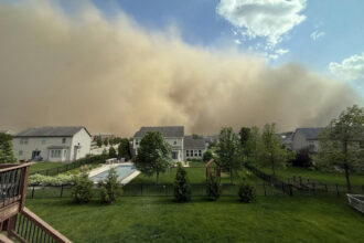 A dust storm approaches Bloomington, Ill., on May 16. Credit: Jason Borchardt/Chicago NWS
