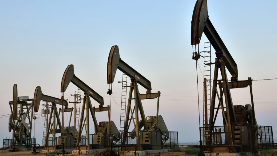 An oil and gas operation on leased public land in Kerns County, California. Credit: John Ciccarelli/BLM