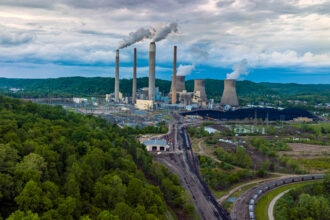 The coal-fired John E. Amos Power Plant in West Virginia. Credit: Joseph Sohm/Visions of America via Getty Images