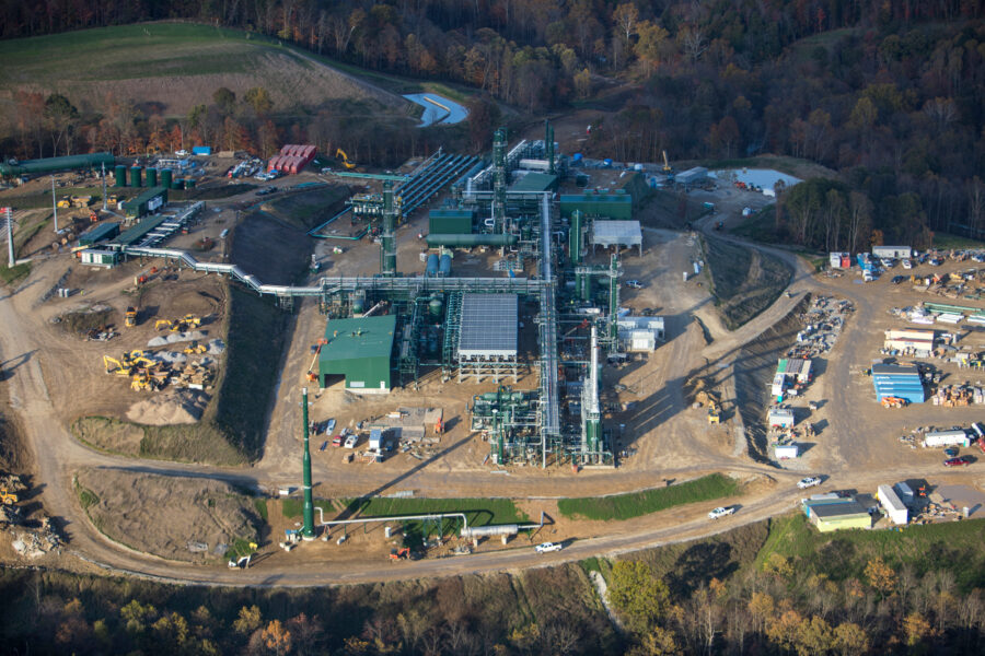 An aerial view shows a natural gas processing plant under construction in Pennsylvania’s Washington County on Oct. 26, 2017. Credit: Robert Nickelsberg/Getty Images