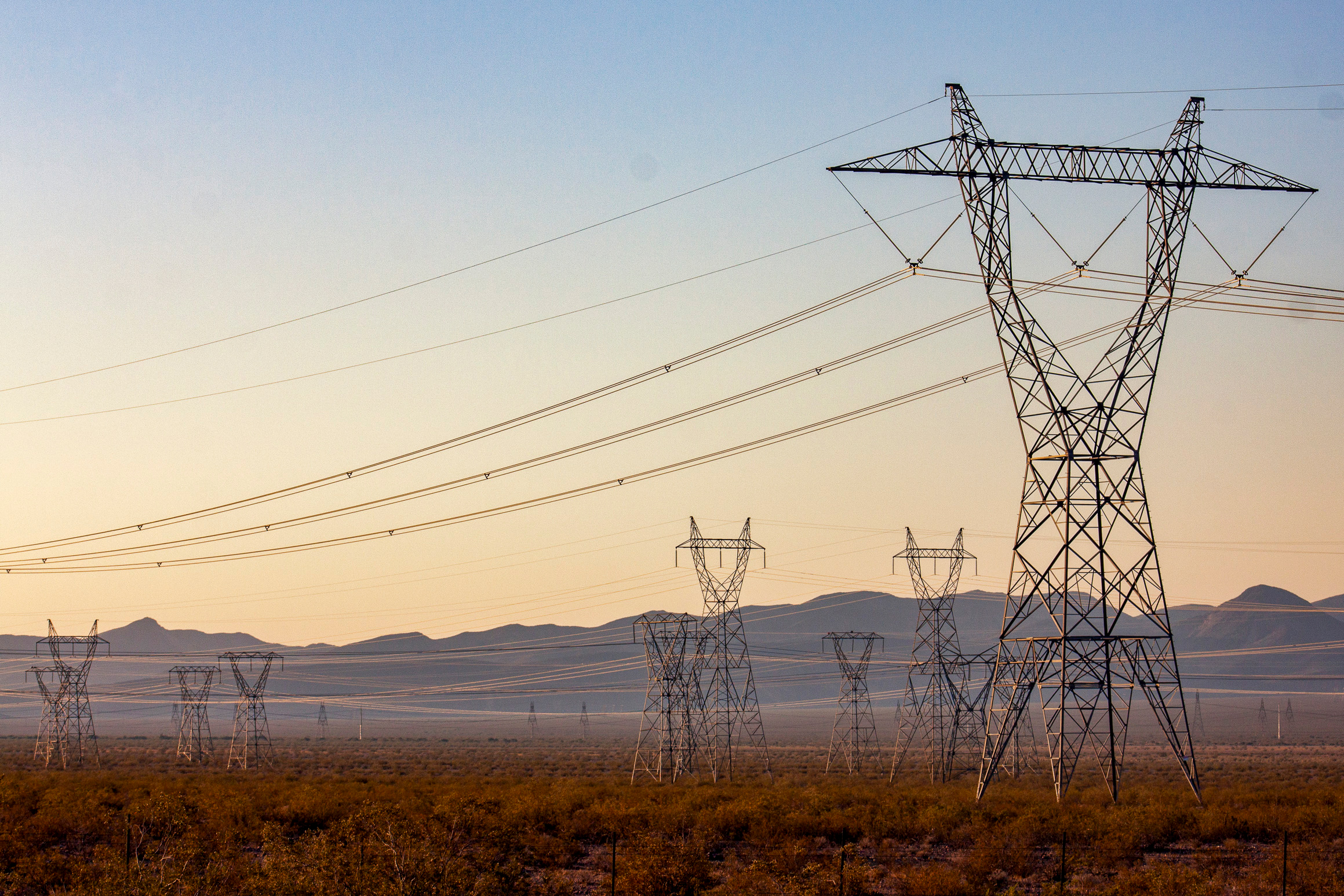 Transmission lines march outward from Hoover Dam, delivering the dam’s hydroelectric power to cities, irrigation districts, and tribes across the Southwest. Credit: Brett Walton/Circle of Blue