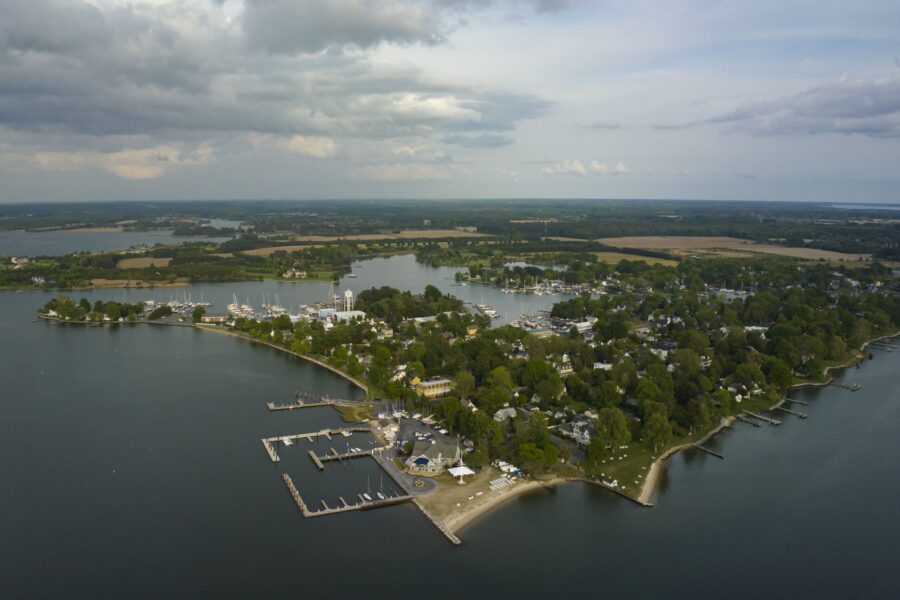 The photo shows the bay around Oxford