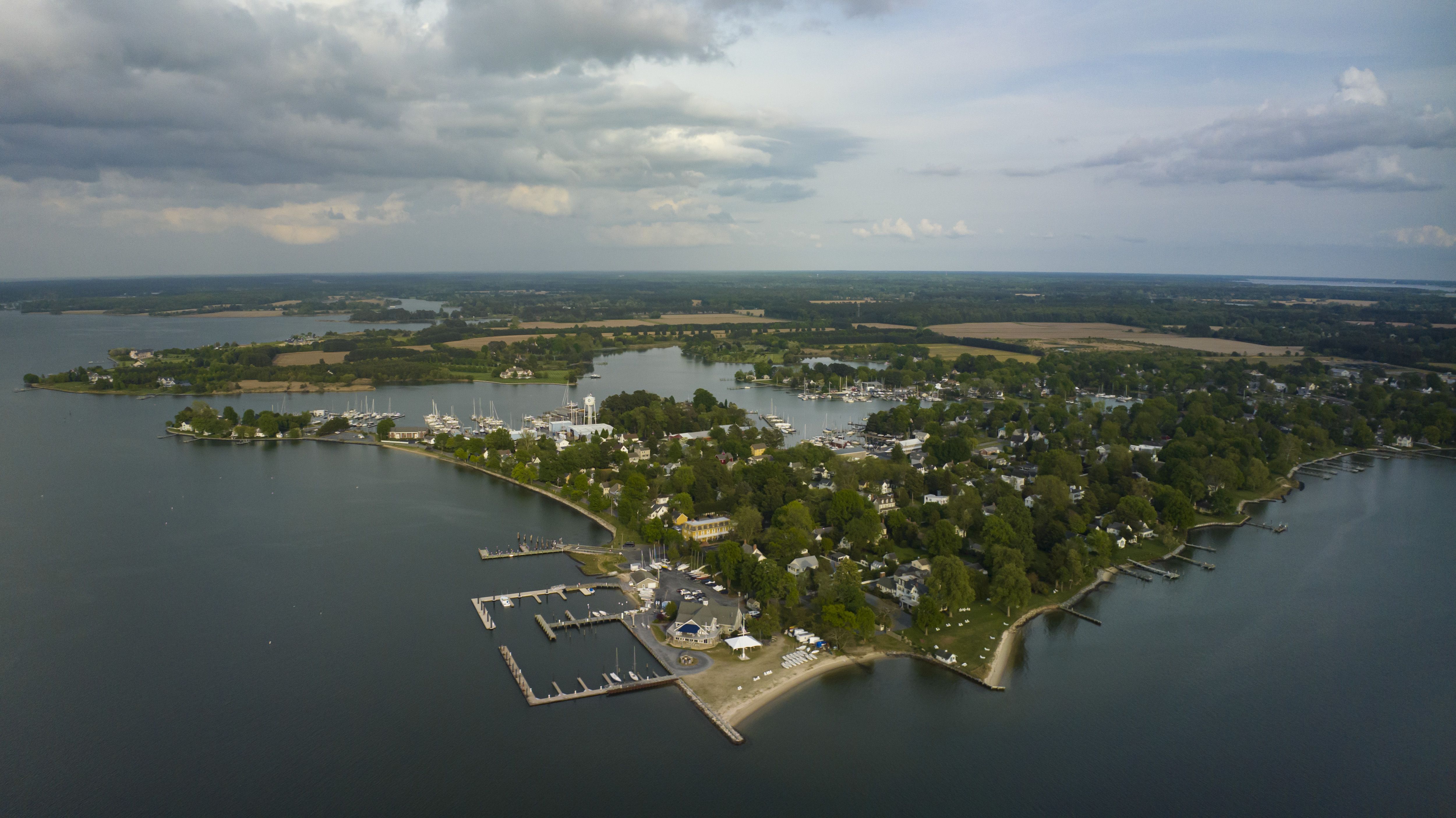 The photo shows the bay around Oxford