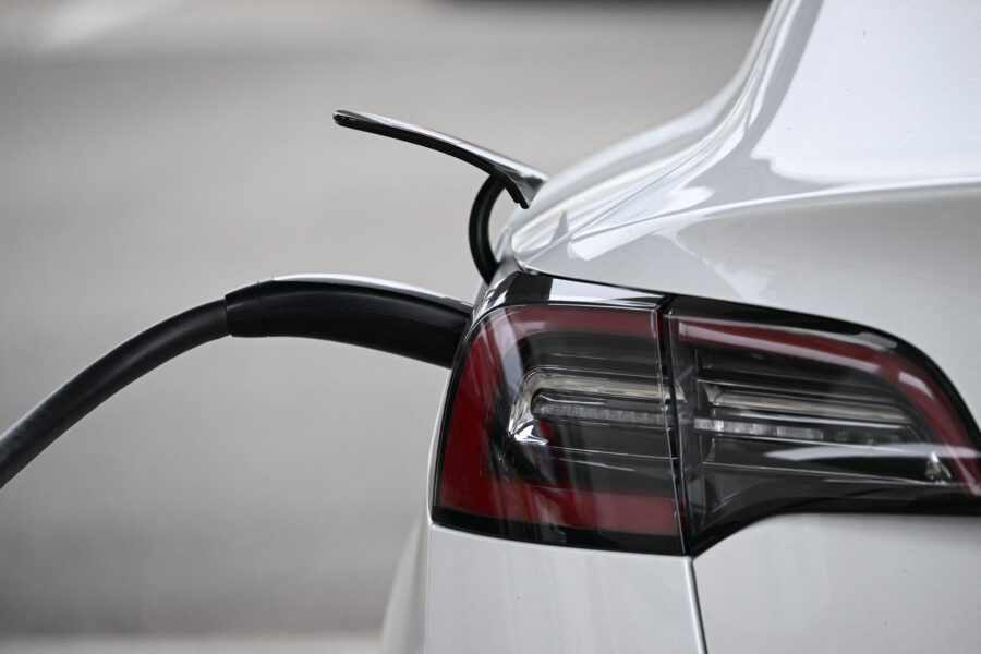 EV batteries connected to chargers are a potentially vast resource that could be utilized by the grid. Credit: Patrick T. Fallon/AFP via Getty Images