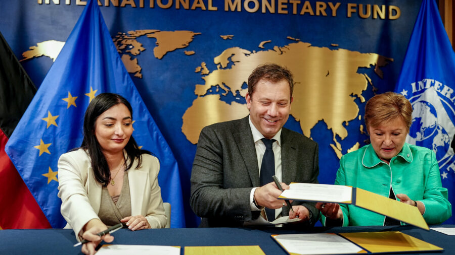 From left: Reem Alabali Radovan, Lars Klingbeil and Kristalina Georgiewa sign an agreement for development cooperation at the IMF and World Bank annual meetings in Washington, D.C. Credit: Kay Nietfeld/picture alliance via Getty Images