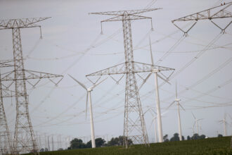 Transmission lines dot the rural landscape of Dwight, Ill. Credit: Scott Olson/Getty Images