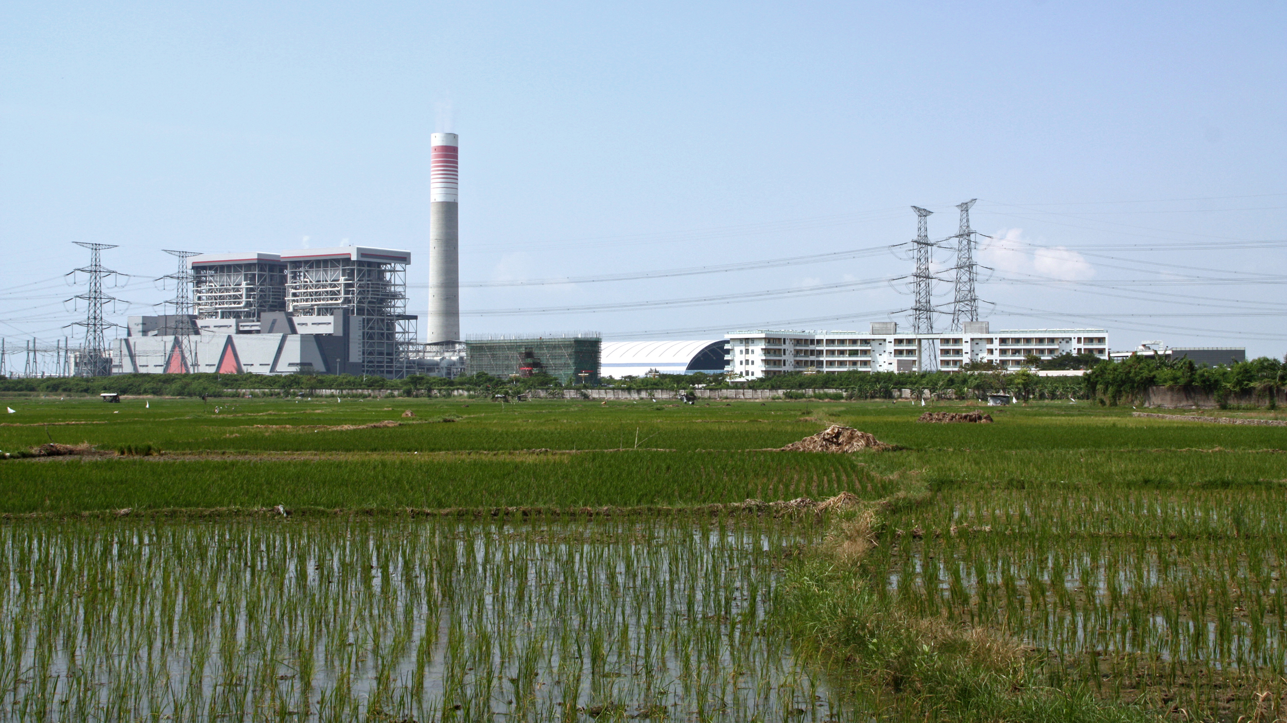 The Java 7 coal power plant in Indonesia’s Banten province was built and is majority-owned by a Chinese state-owned enterprise. Credit: Nicholas Kusnetz/Inside Climate News