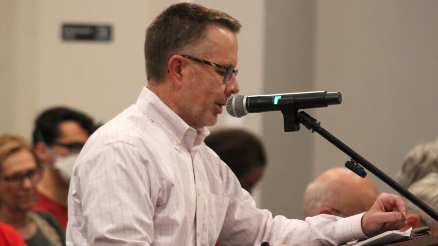 Brent Archer, a former Columbia Gas executive, speaks at the Virginia Department of Environmental Quality public hearing on Sept. 8. Credit: Charles Paullin/Inside Climate News.