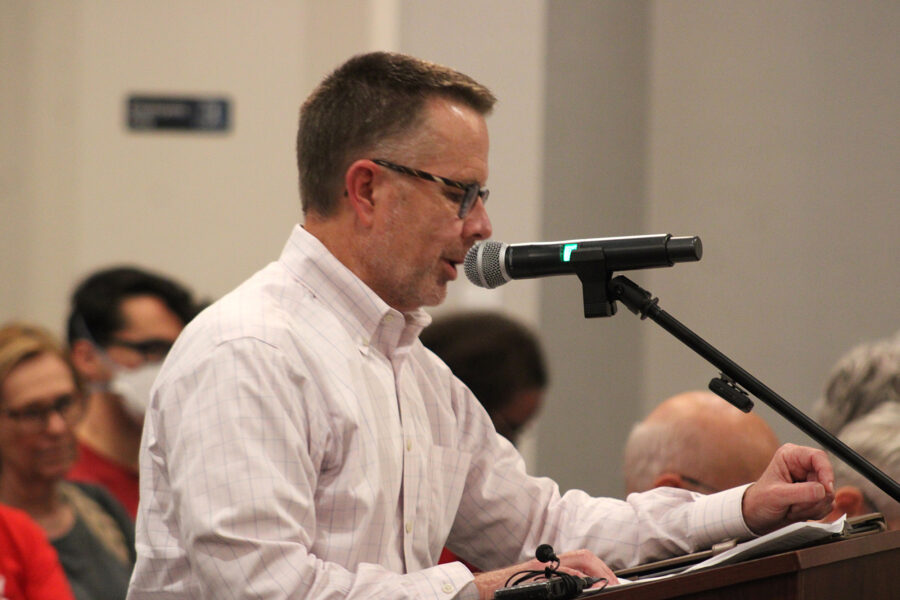 Brent Archer, a former Columbia Gas executive, speaks at the Virginia Department of Environmental Quality public hearing on Sept. 8. Credit: Charles Paullin/Inside Climate News.