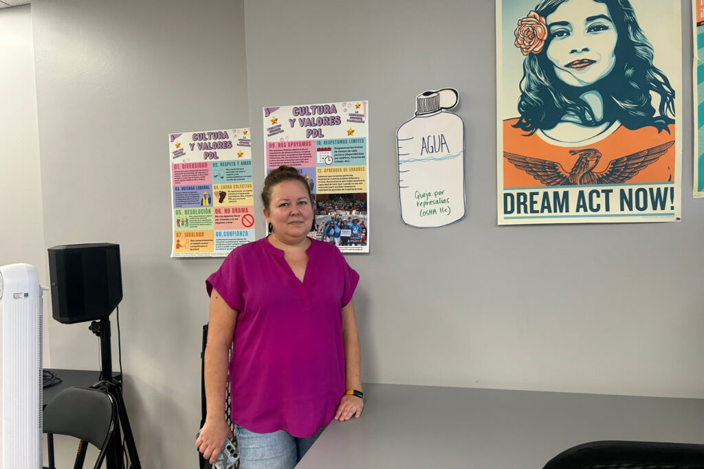 Laura Perez-Boston, organizing director of Workers Defense Action Fund in Houston, teaches workers how to protect themselves from extreme heat. Credit: Gina Jiménez/Public Health Watch