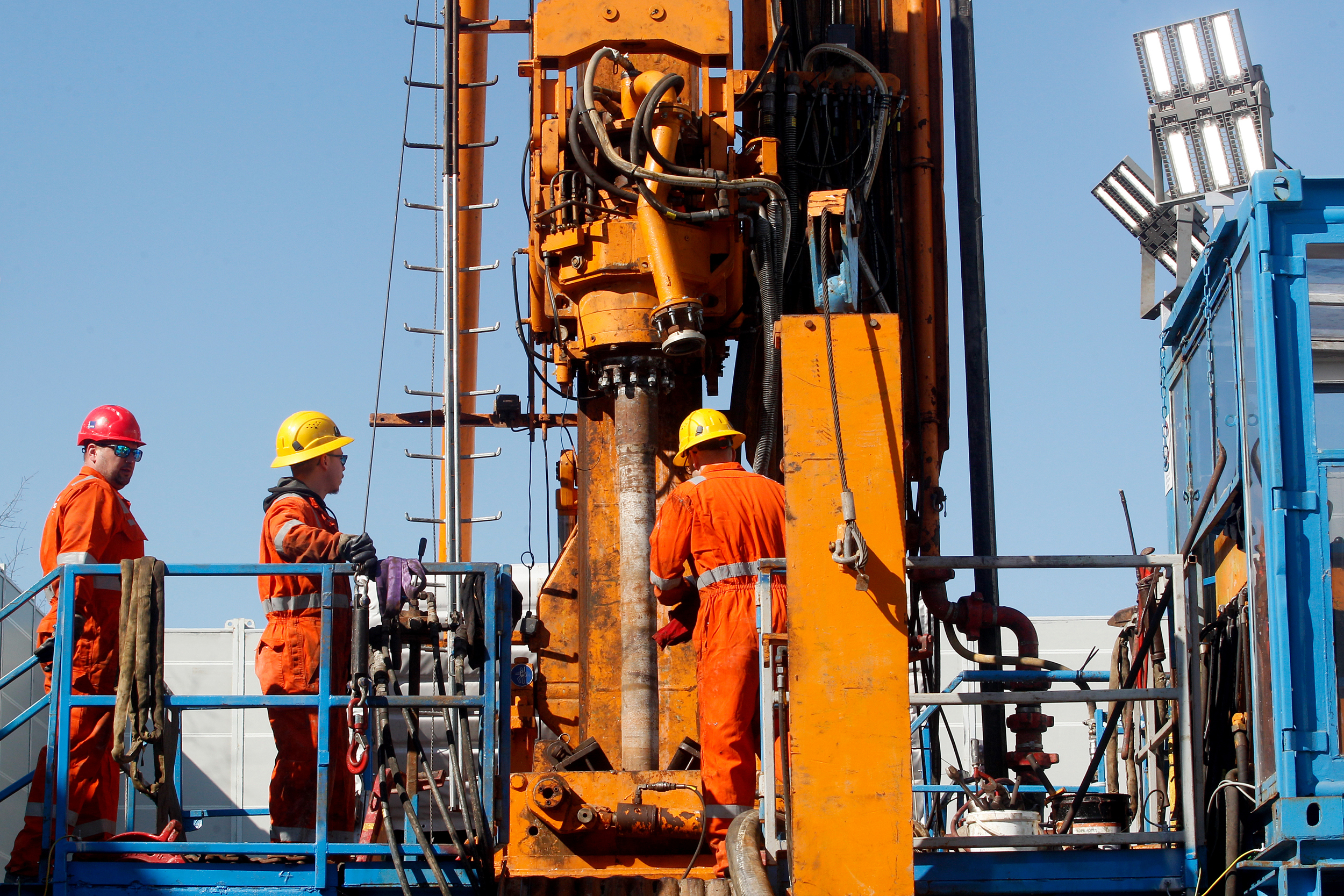 Workers assemble a drill rod on a geothermal drilling rig in Krefeld, Germany. Credit: Roland Weihrauch/picture alliance via Getty Images