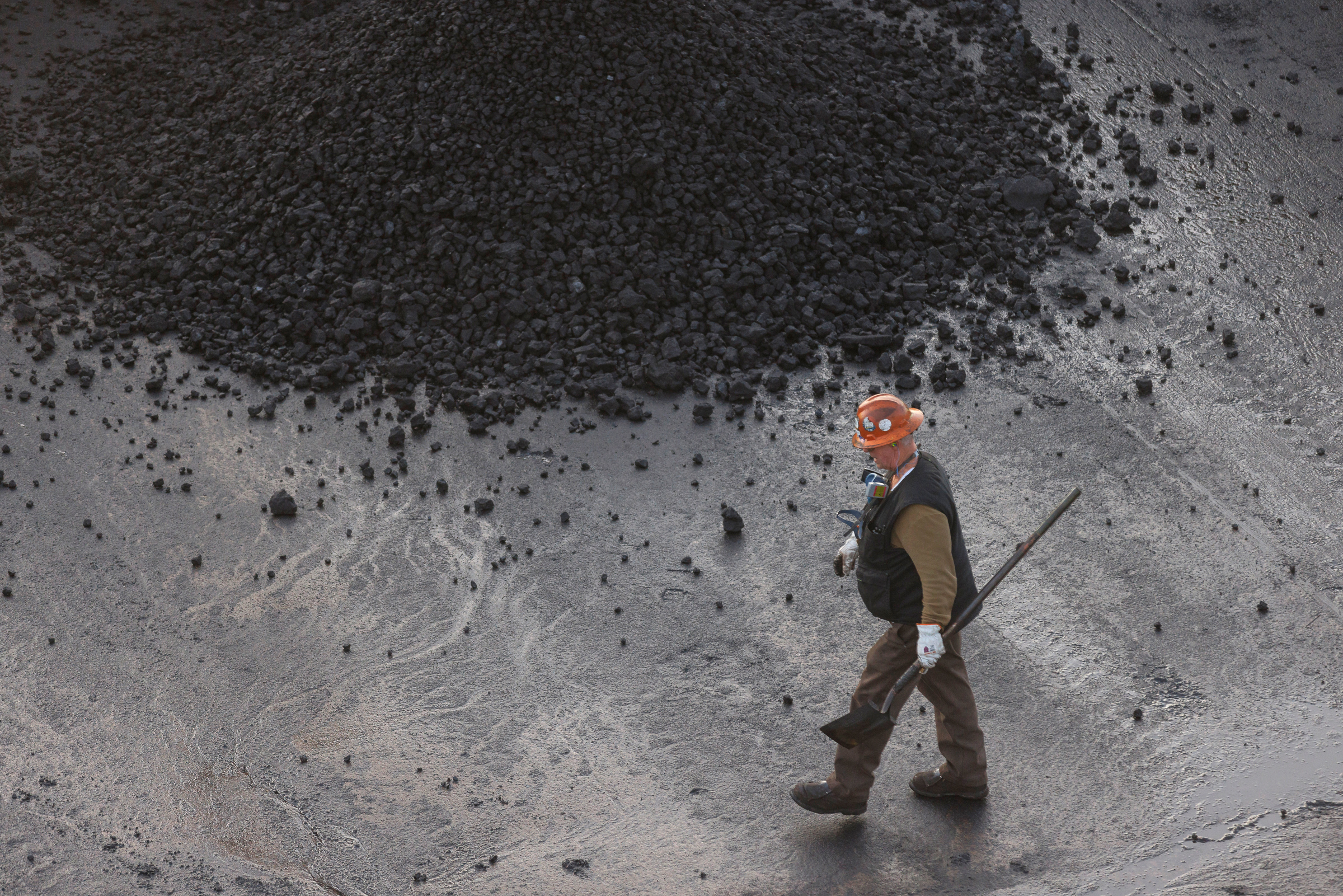 A steelworker works in the coal field at U.S. Steel’s Clairton Coke Works in Pennsylvania on Dec. 17, 2024. Credit: Quinn Glabicki/The Washington Post via Getty Images