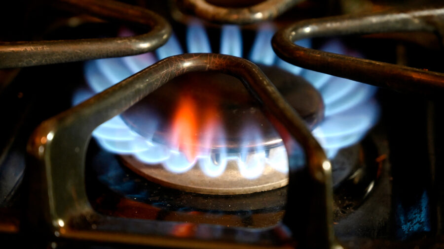 A study determined that gas stoves were the primary source of indoor nitrogen dioxide pollution. Credit: Olivier Douliery/AFP via Getty Images