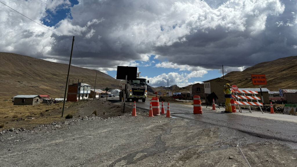 A view of the Interoceanic Highway, which runs from western Brazil to the coast of Peru, as it crosses a stretch of the Andes Mountains. Many parts of the 1,600-mile road are crumbling, causing traffic back-ups as trucks and cars wait to pass through blocked sections. Credit: Georgina Gustin/Inside Climate News
