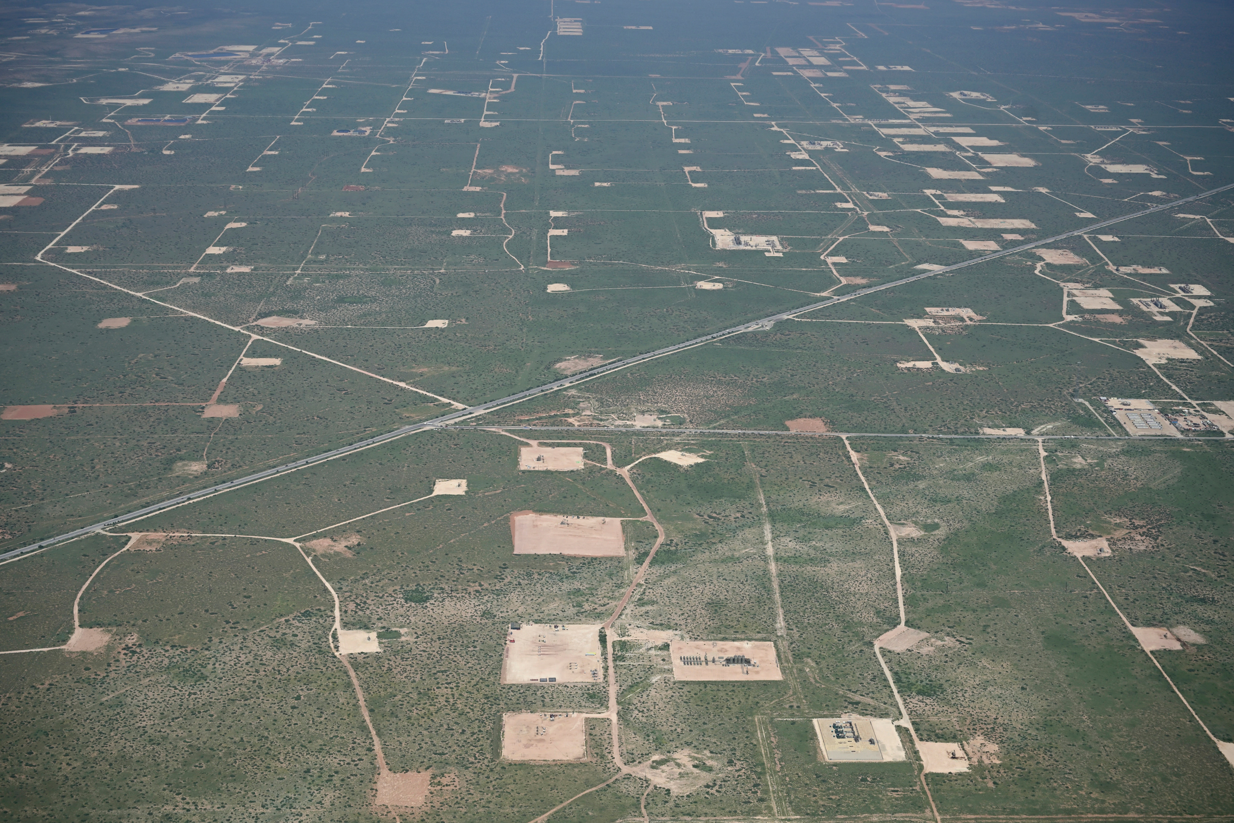 An aerial view of new oil and gas well operations in New Mexico near the Texas border in June. Credit: Jerry Redfern/Capital & Main, aerial support provided by LightHawk