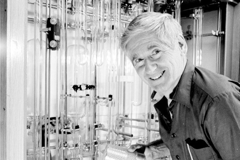 Charles D. Keeling in his laboratory at the Scripps Institution of Oceanography in 1988. Credit: UC San Diego Library