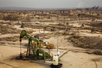 An oilfield operation is seen on leased land managed by the BLM’s Bakersfield office in Kern County, California. Credit: Jesse Pluim/BLM