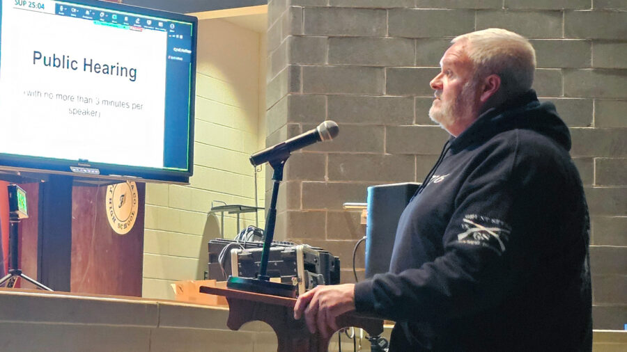 Brian Faulknier speaks to the Fluvanna County Board of Supervisors. Credit: Charles Paullin/Inside Climate News
