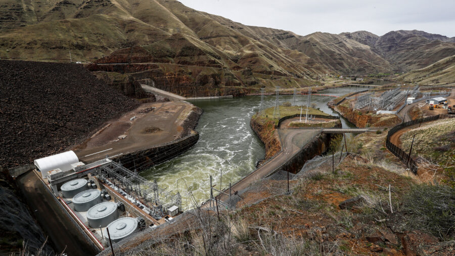 The Snake River flows through Brownlee Dam along the Idaho-Oregon border. Credit: Robert Gauthier/Los Angeles Times via Getty Images