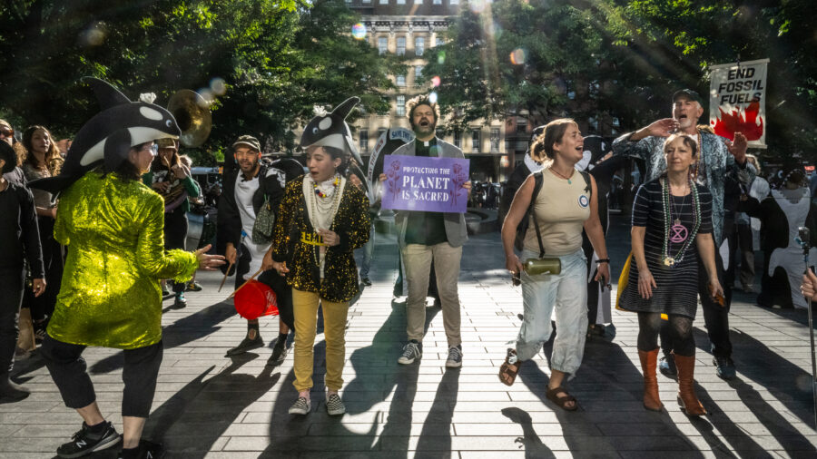 Climate activists and members of Extinction Rebellion protest in front of Citibank’s New York City office on Sept. 5, 2024. Stephanie Keith/Getty Images)