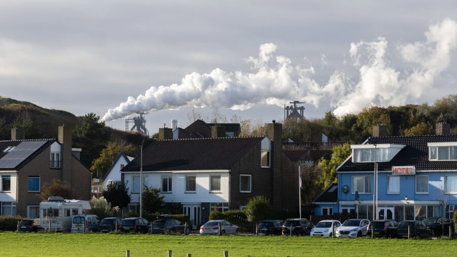Homes and a hotel sit in front of a steel factory in Wijk aan Zee, Netherlands. Credit: Michel Porro/Getty Images