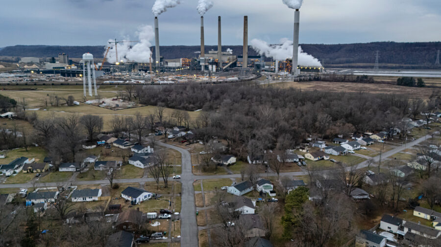 The coal-fired Mill Creek Generating Station is seen from the Valley Village neighborhood on Feb. 14 in Louisville, Ky. Credit: Jon Cherry/Getty Images