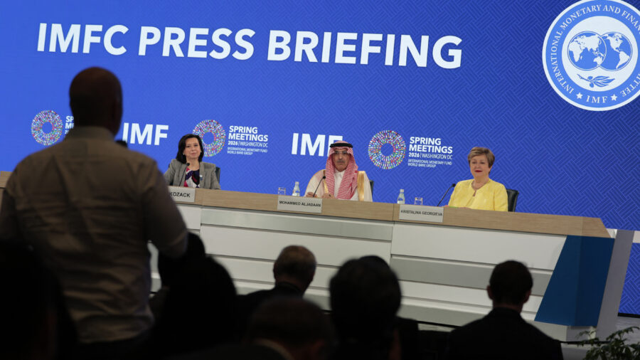 Attendees ask questions during a press briefing following a meeting of the World Bank and International Monetary Fund on Friday in Washington, D.C. Credit: Kent Nishimura/AFP via Getty Images