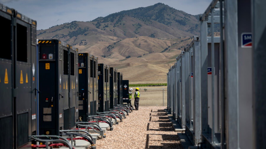Workers are seen at the Pastoria Battery Energy Storage System facilities on April 16 in Arvin, Calif. Credit: Eric Thayer/Los Angeles Times via Getty Images