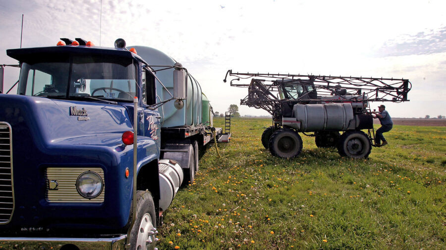 A farmer loads herbicide into a sprayer to be applied to a corn field near Rochelle, Ill. Credit: Scott Olson/Getty Images