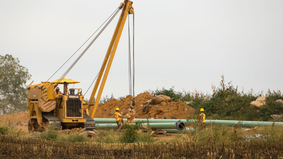 A team of contractors work to install a Transco pipeline in Lebanon, Pa., on Oct. 6, 2017. Credit: Robert Nickelsberg/Getty Images