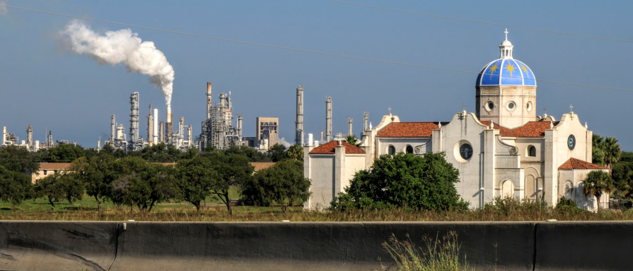 Valero’s West Refinery is seen behind Our Lady of Corpus Christi chapel along Interstate 37 in September 2022. Credit: Dylan Baddour/Inside Climate News