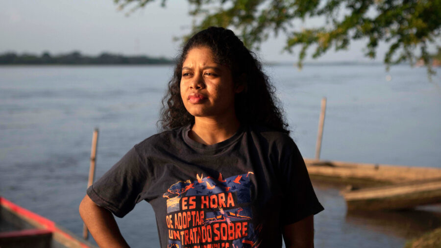 Yuvelis Morales Blanco stands next to Colombia’s Magdalena River. Credit: Christian EscobarMora for the Goldman Environmental Prize