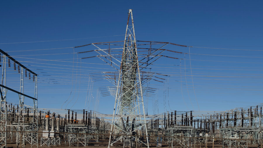 A substation at the coal-fired Naughton power plant in Kemmerer, Wyo. Credit: Natalie Behring/Getty Images