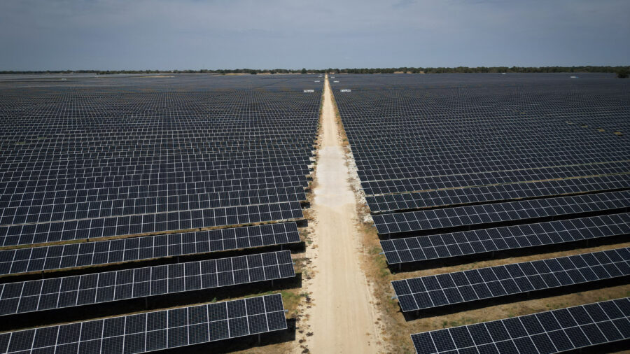 A solar farm in Iola, Texas. Credit: Jon Shapley/Houston Chronicle via Getty Images